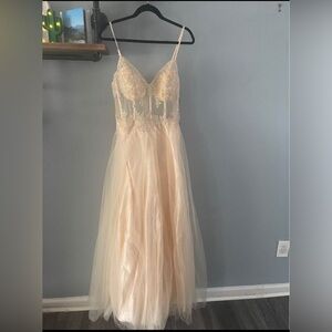 Size 15 pale yellow Blondie Nites Formal Dress NWT